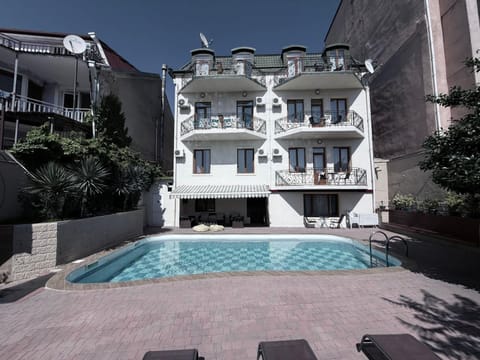 Balcony/Terrace, Pool view, Swimming pool, sunbed