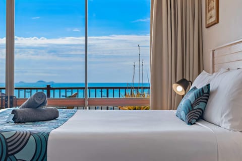 Bed, View (from property/room), Balcony/Terrace, Sea view
