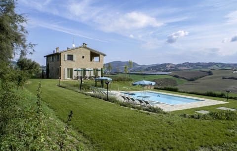 Property building, Natural landscape, Garden, Garden view, Mountain view, Pool view, Swimming pool, sunbed