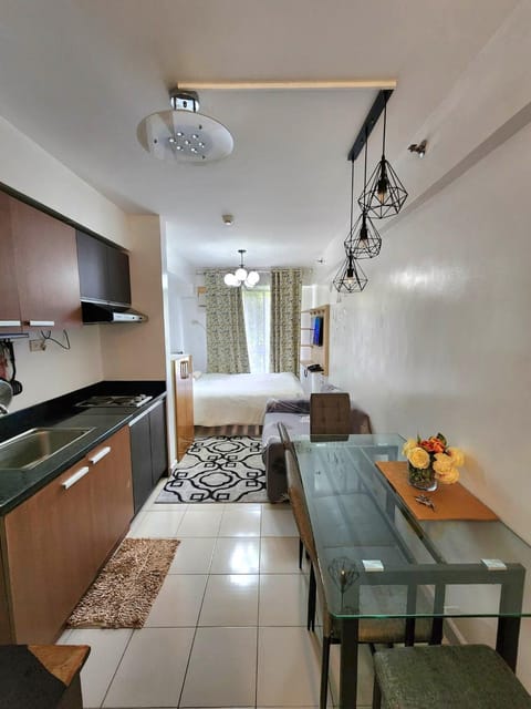 Kitchen or kitchenette, Seating area, Dining area