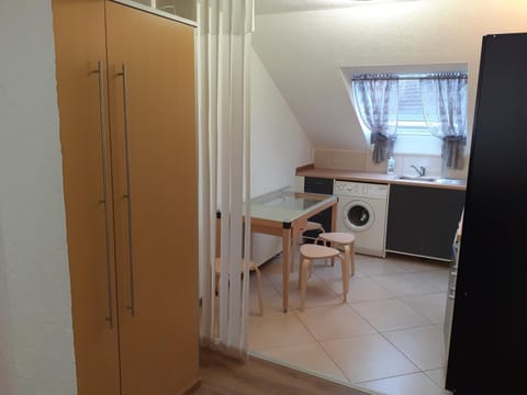 Kitchen or kitchenette, Dining area, Communal kitchen