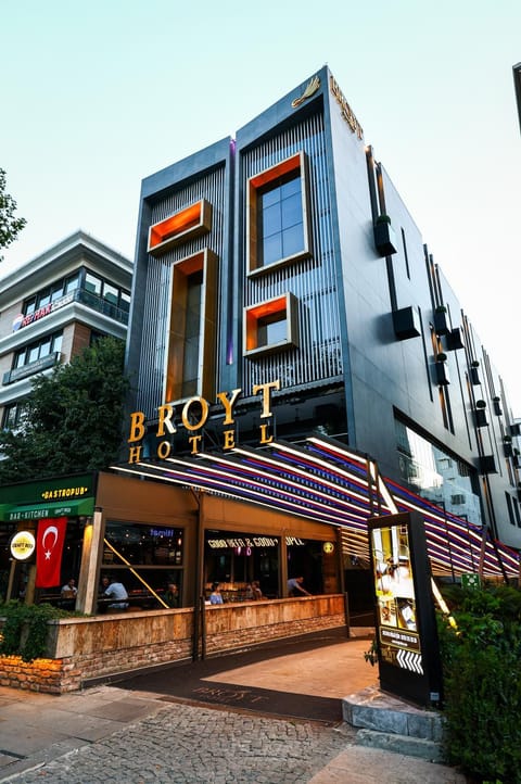 Property building, Day, Street view