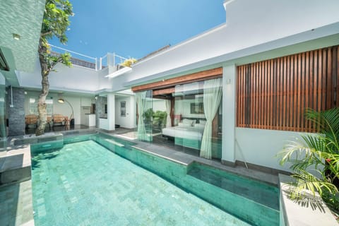 Property building, Swimming pool, Swimming pool