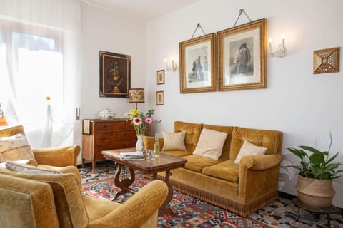 Communal lounge/ TV room, Living room, Lounge or bar, Seating area, Meeting/conference room