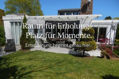 Wunderschoenes-freistehendes-Ferienhaus-an-der-See-Sauna-Strand-Yachthafen-WLAN House in Bruinisse