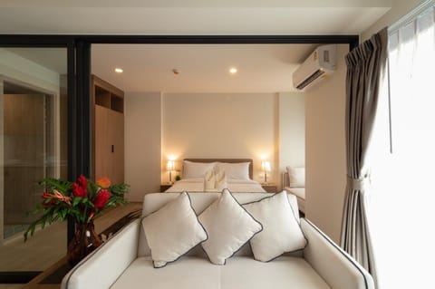 Bed, Living room, Photo of the whole room, Bedroom