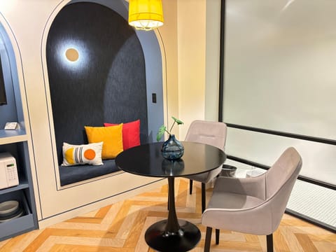 Living room, Seating area