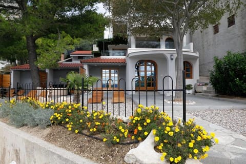 Property building, Facade/entrance, Off site