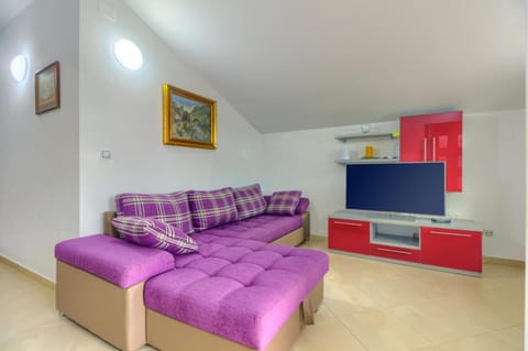 Communal lounge/ TV room, Living room