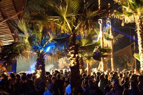 Restaurant/places to eat, Beach, Beach, Swimming pool