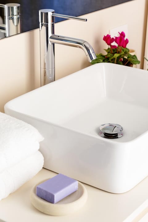 Bathroom, Decorative detail