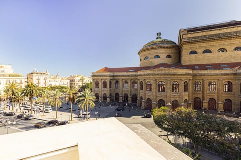 Property building, Nearby landmark, Neighbourhood
