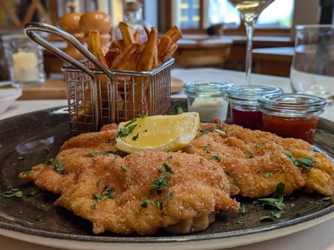 Restaurant/places to eat, Food and drinks