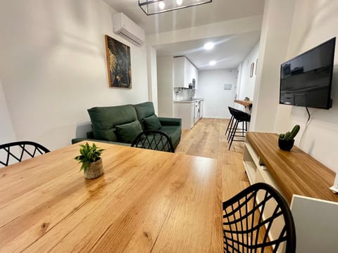 TV and multimedia, Kitchen or kitchenette, Living room, Seating area, Dining area, Evening entertainment