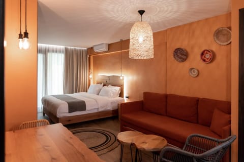 Bed, Living room, Photo of the whole room, Seating area, Bedroom