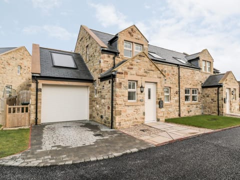 Brindles Cottage House in Seahouses