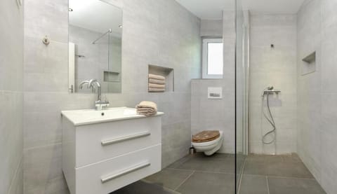 Sunny Biokovo Apartments Bed and Breakfast in Baška Voda