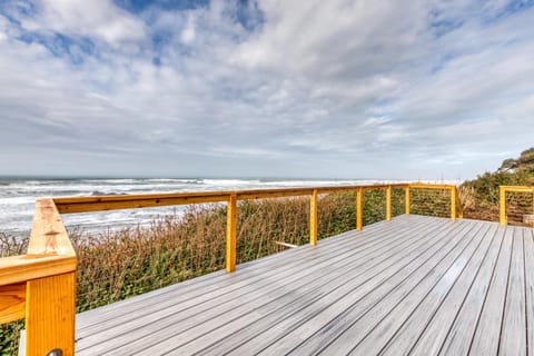 Cormorant's Crest House in Seal Rock