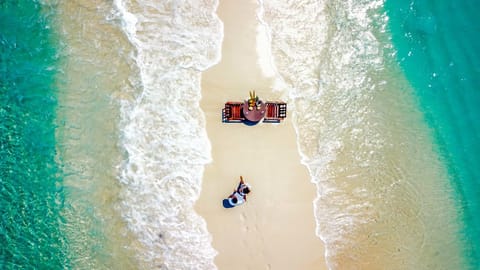 Nearby landmark, Off site, Day, Natural landscape, Activities, Bird's eye view, Summer, Beach, Lunch