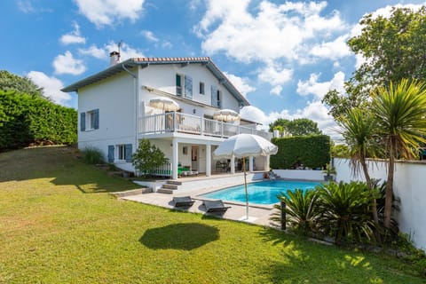 Property building, Garden, Swimming pool
