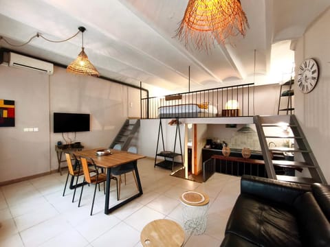 Communal lounge/ TV room, Living room, Dining area
