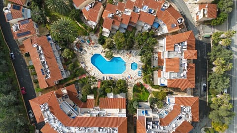 Property building, Day, Neighbourhood, Natural landscape, Bird's eye view, Other, City view, Pool view, Street view, Swimming pool, Location