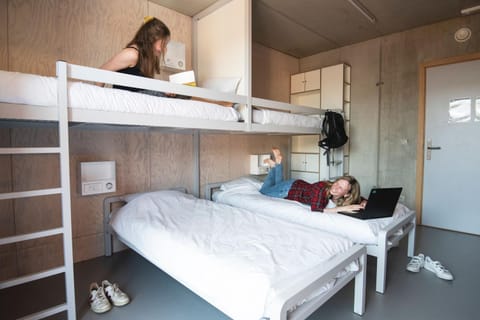 Bedroom, bunk bed