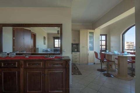 Dining area, kitchen