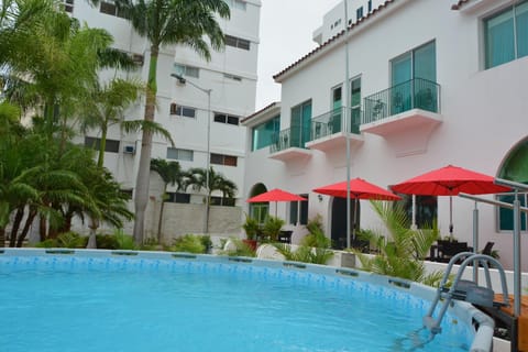 Swimming pool, Swimming pool