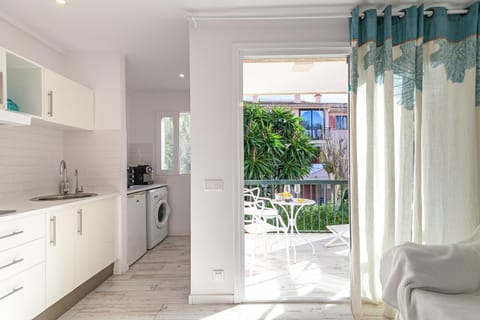 Kitchen or kitchenette, washing machine