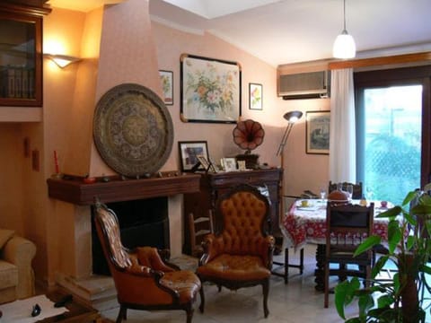 Seating area, Dining area