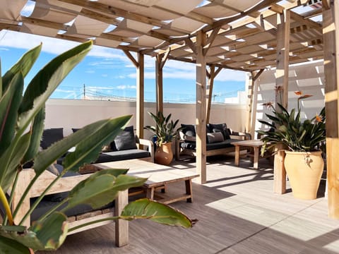 Balcony/Terrace, Swimming pool, Internal: Not applicable to any particular room