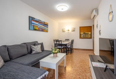 Communal lounge/ TV room, Living room, Dining area