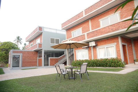 Property building, Facade/entrance, Garden
