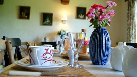 Food and drinks, Decorative detail, Dining area