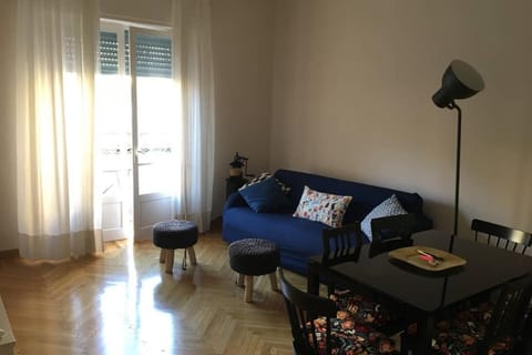 Bed, Living room, Photo of the whole room, Seating area, Dining area