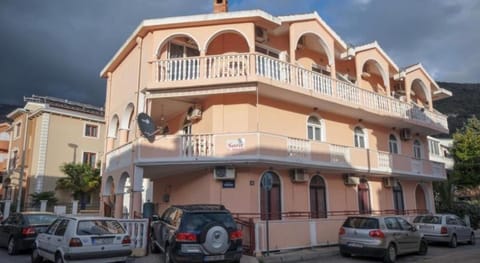 SARA BUDVA Bed and Breakfast in Budva