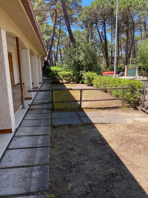 Facade/entrance, Garden