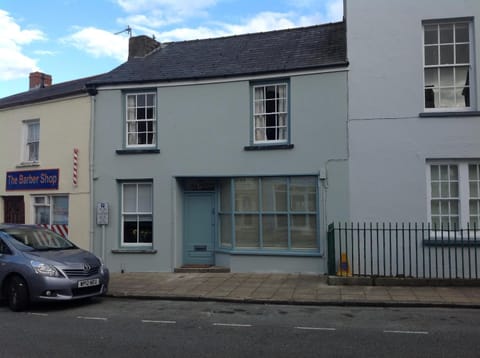 6 Hill Street, Haverfordwest. House in Haverfordwest