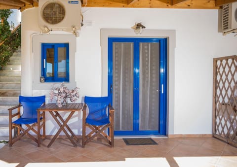 Seating area, Garden view
