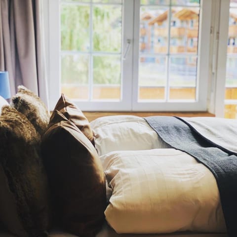 Nearby landmark, Bed, Natural landscape, Skiing, Skiing, Bedroom, Garden view, Garden view, Landmark view, Landmark view, Mountain view, Mountain view, concierge, pet friendly, pet friendly