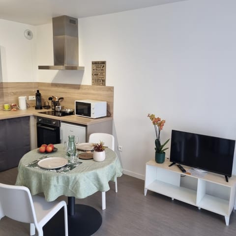 TV and multimedia, Kitchen or kitchenette, Dining area