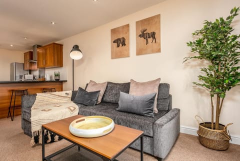 Kitchen or kitchenette, Living room, Seating area, Dining area