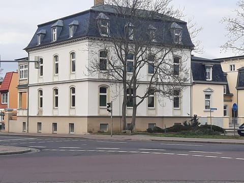 Property building, Location