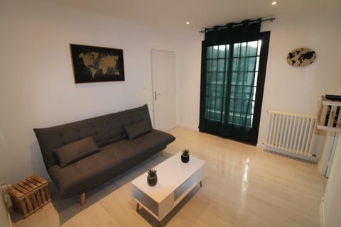 View (from property/room), Living room, Seating area, Mountain view