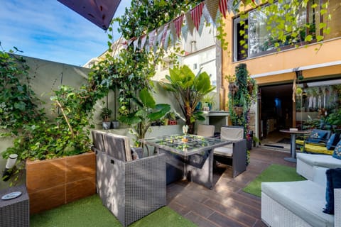 Patio, Day, Garden, Balcony/Terrace, Seating area, Garden view