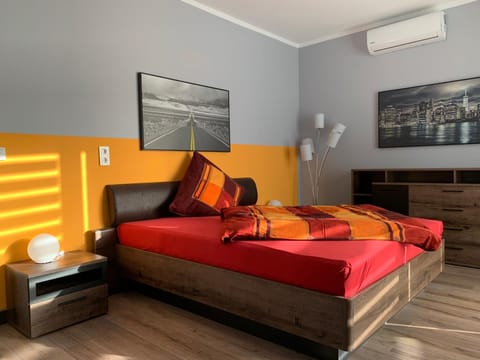 Bed, Photo of the whole room, Bedroom