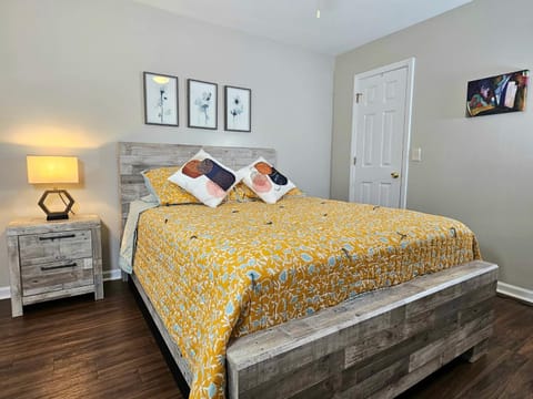 Pristine Elegance meets Chic Charm! House in Tallahassee