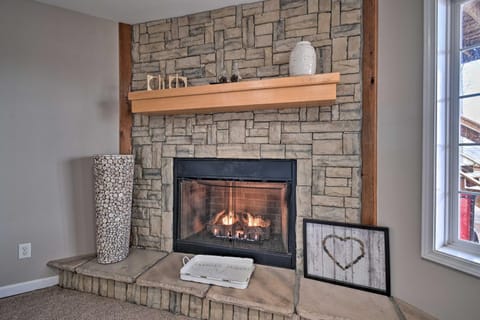 Lakefront Retreat with Views, Near Mammoth Cave! House in Nolin Lake