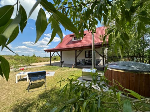 Property building, Patio, Spring, Day, Natural landscape, Garden, Garden view